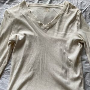 Jones New York simple white long sleeve, v neck. Small